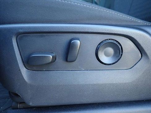 Used 2022 Chevrolet Silverado 1500 LT image 10