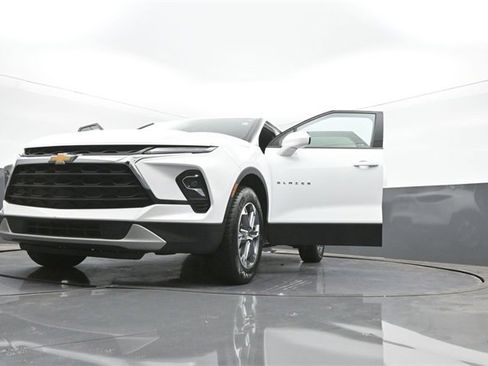 Used 2023 Chevrolet Blazer LT image 50