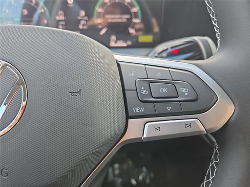 New 2026 Volkswagen Tiguan SE image 16