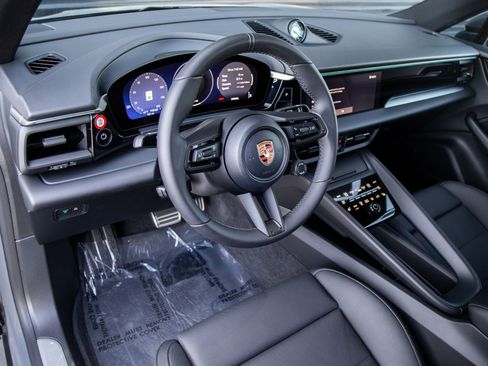 Used 2025 Porsche Macan 4S Electric AWD/4WD image 4