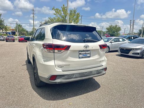 Used 2019 Toyota Highlander SE AWD/4WD image 4