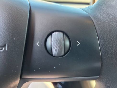 Used 2023 Tesla Model Y 2WD image 48