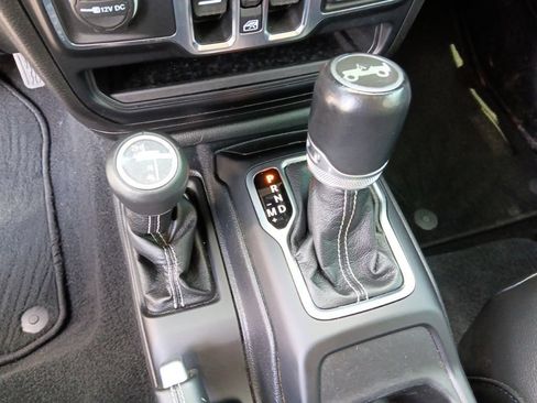 Used 2020 Jeep Wrangler Unlimited Sahara w/ Safety Group AWD/4WD image 18
