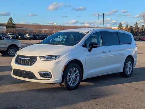 New 2026 Chrysler Pacifica Select image 7