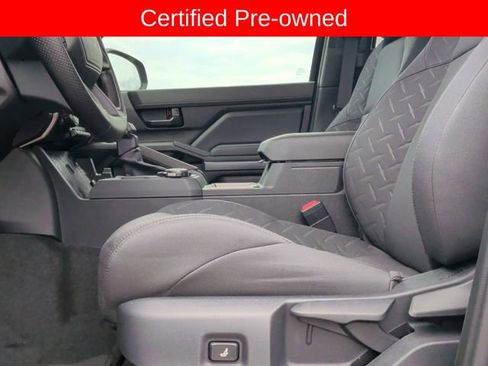 Certified 2025 Toyota Tacoma SR5 AWD/4WD image 11
