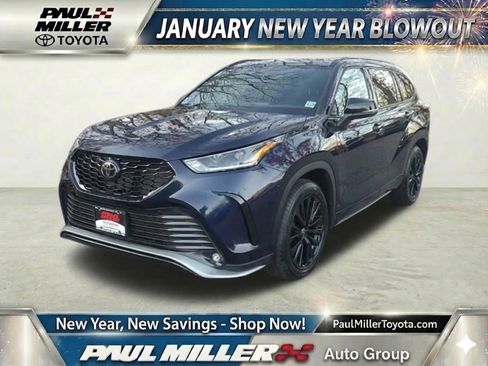 Certified 2024 Toyota Highlander XSE image 1