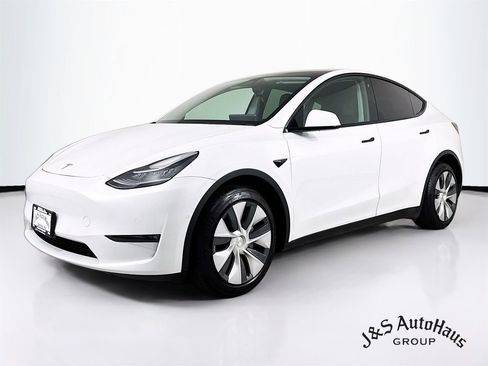 Used 2022 Tesla Model Y Long Range image 3