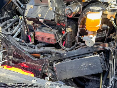 Used 2005 Ford GT RWD image 30