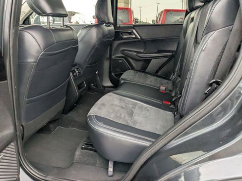 Used 2025 Mitsubishi Outlander SE FWD image 22