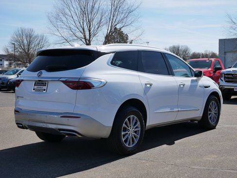 Used 2023 Buick Enclave Essence image 7