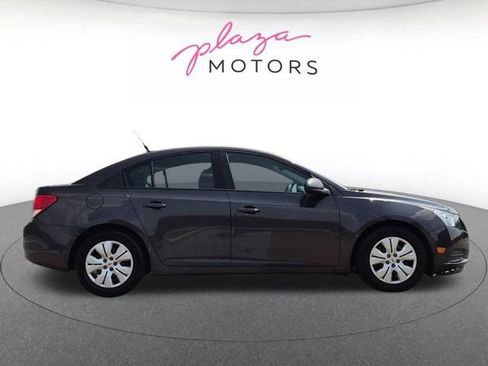 Used 2014 Chevrolet Cruze LS FWD image 4
