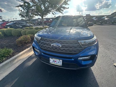 Used 2021 Ford Explorer XLT w/ Equipment Group 202A AWD/4WD image 2