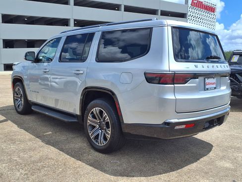 Used 2024 Jeep Wagoneer Series II w/ Flexible Seating Group RWD image 4
