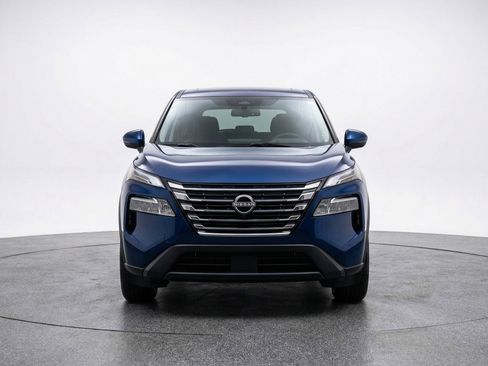 Used 2025 Nissan Rogue SV FWD image 2