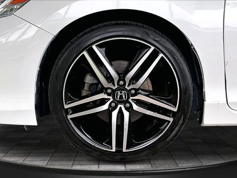 Used 2016 Honda Accord Touring image 31