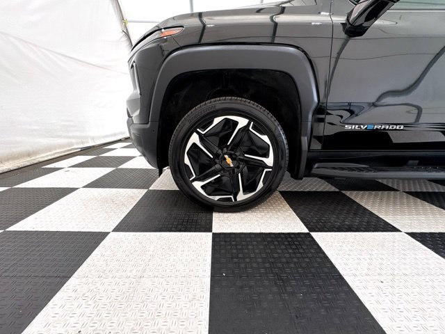 Used 2026 Chevrolet Silverado EV LT AWD/4WD image 11