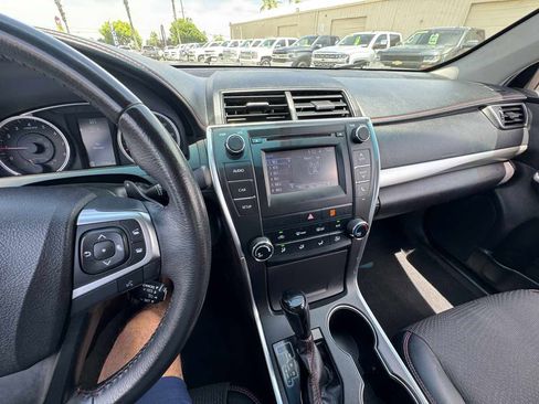 Used 2017 Toyota Camry SE w/ Moonroof Package FWD image 25