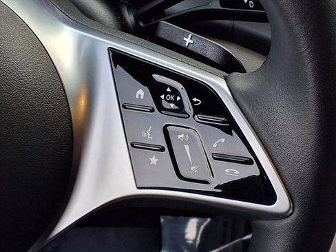 Used 2025 Mercedes-Benz GLC 300 image 10