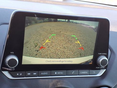 Used 2024 Nissan Sentra SV FWD image 3