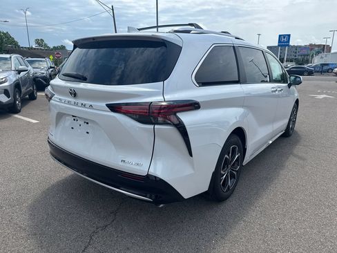 New 2026 Toyota Sienna Platinum AWD/4WD image 10