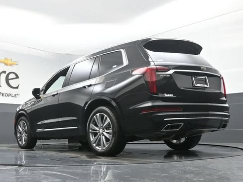 Used 2025 Cadillac XT6 Premium Luxury FWD image 5