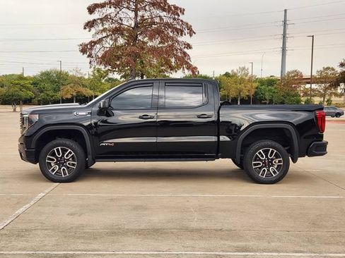 Used 2025 GMC Sierra 1500 AT4 w/ AT4 Premium Package AWD/4WD image 4