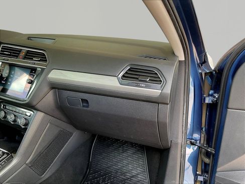 Used 2018 Volkswagen Tiguan SE w/ Panoramic Sunroof Package FWD image 26