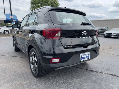 Used 2020 Hyundai Venue SEL w/ Convenience + Premium Package FWD image 5