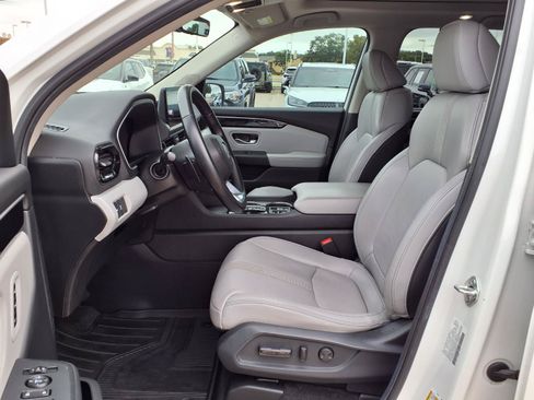 Used 2024 Honda Pilot Touring image 25