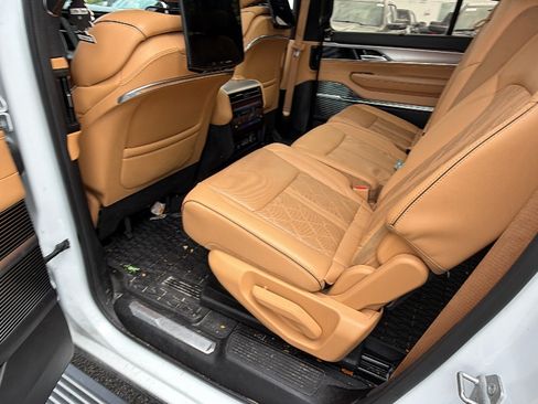 Used 2022 Jeep Grand Wagoneer Series III w/ Rear Seat Video Group 1 AWD/4WD image 25