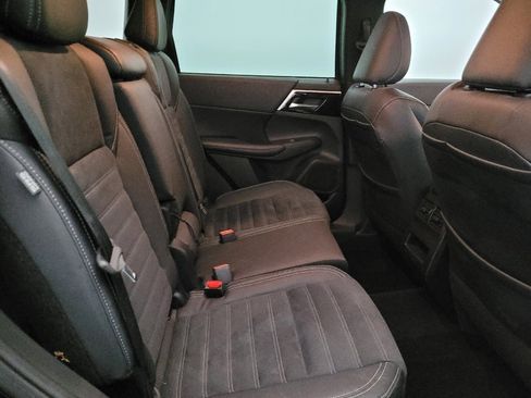 Used 2022 Mitsubishi Outlander SE image 19