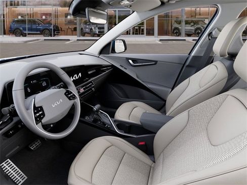 New 2025 Kia Niro EX Touring image 17