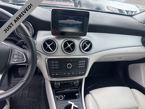 Used 2017 Mercedes-Benz GLA 250 4MATIC image 11