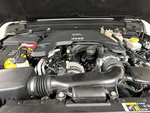 Used 2019 Jeep Wrangler Unlimited Sahara image 25