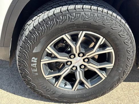 Used 2025 GMC Acadia AT4 AWD/4WD image 14