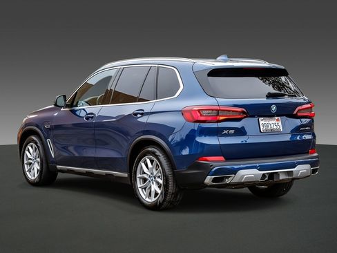 Used 2022 BMW X5 xDrive45e image 2