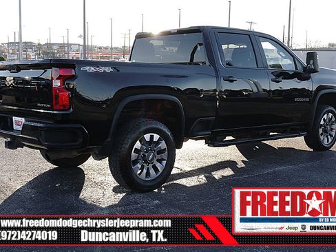 Used 2022 Chevrolet Silverado 2500 Custom w/ Custom Convenience Package image 5
