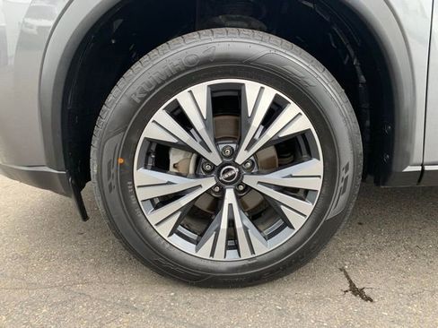 Used 2023 Nissan Rogue SV image 10