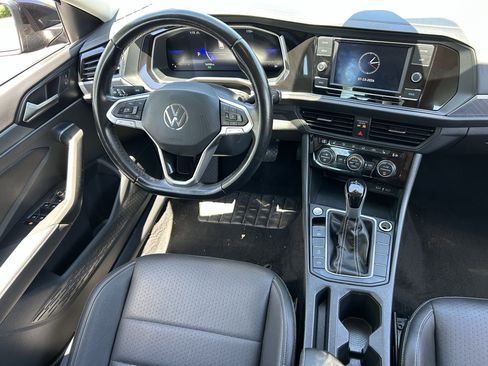 Used 2024 Volkswagen Jetta SE FWD image 12