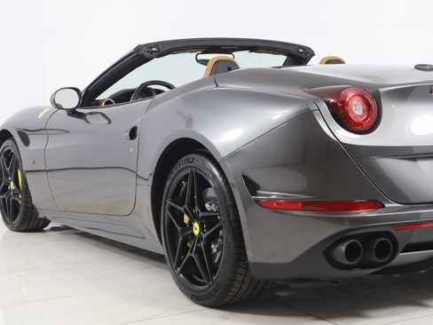 Used 2018 Ferrari California T image 36
