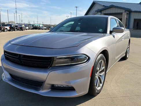 Used 2015 Dodge Charger SXT w/ Plus Group image 4