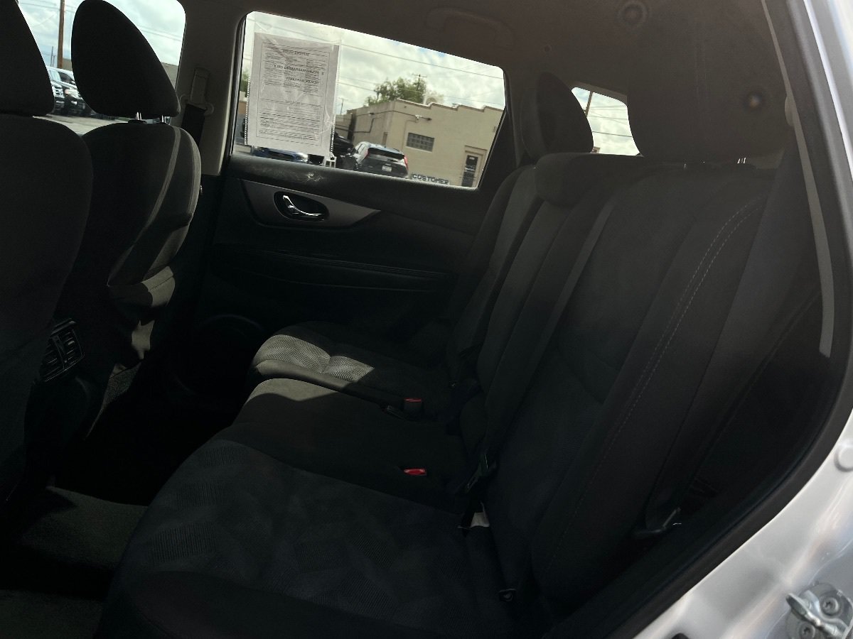 Used 2016 Nissan Rogue SV FWD image 28