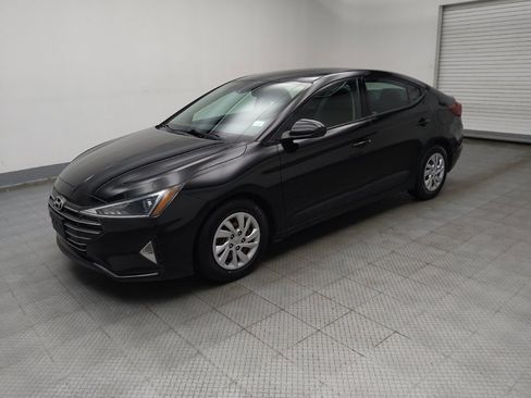 Used 2020 Hyundai Elantra SE w/ Cargo Package (C1) FWD image 2