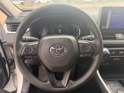 Used 2025 Toyota RAV4 XLE AWD/4WD image 12