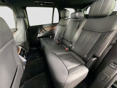 Certified 2025 Land Rover Range Rover Long Wheelbase SE AWD/4WD image 24