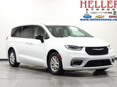 Used 2024 Chrysler Pacifica Touring-L