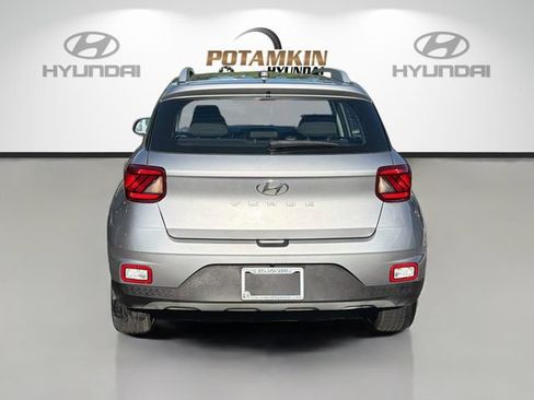 Used 2024 Hyundai Venue SEL FWD image 6