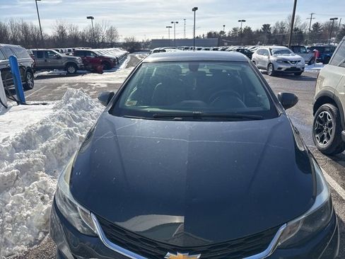 Used 2018 Chevrolet Cruze LT image 3