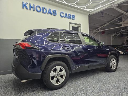 Used 2020 Toyota RAV4 XLE image 6