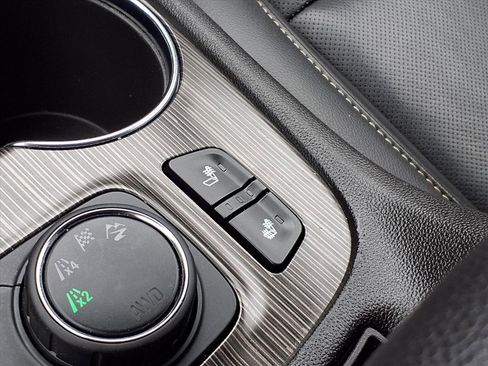 Used 2023 GMC Acadia SLT image 5